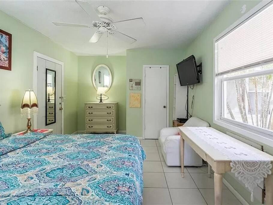 Charming Studio Unit Across From Lido Key Beach Sarasota Exteriér fotografie