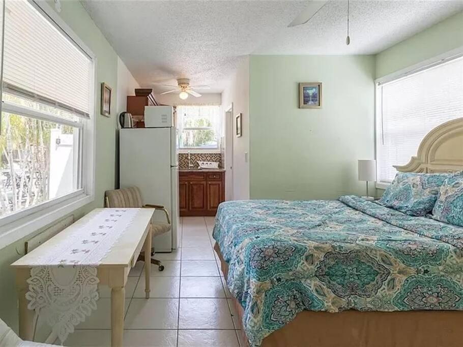Charming Studio Unit Across From Lido Key Beach Sarasota Exteriér fotografie